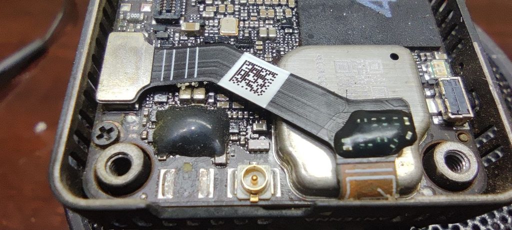 Wyrwane złącze UFL w module DJI O4 - typowa usterka antenowa