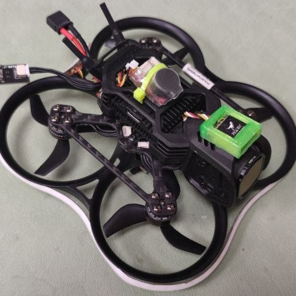 Betafpv Pavo20 Pro z poprawnie zamontowanym modułem GPS