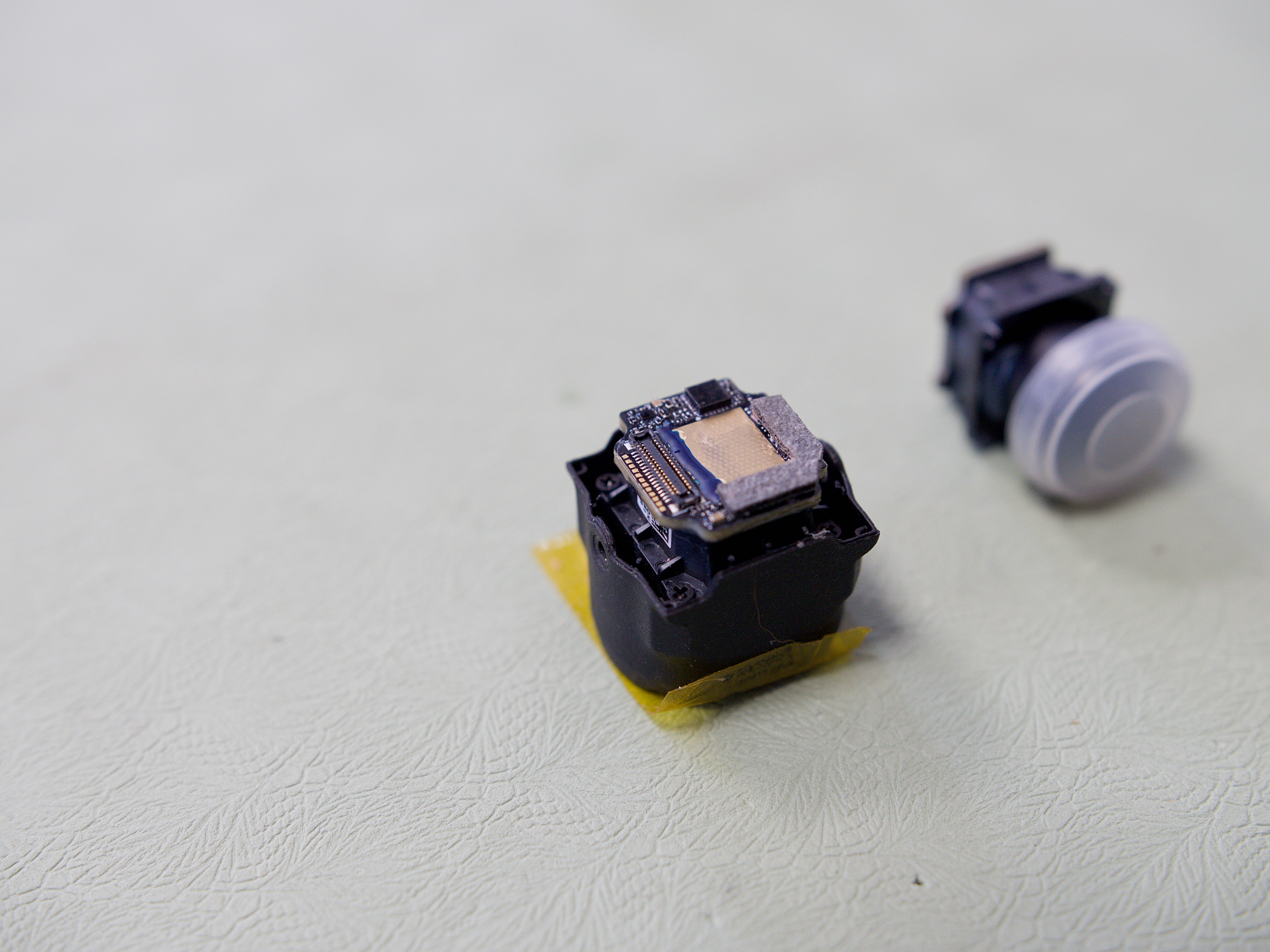 DJI O4 Pro - uszkodzona obudowa kamery i gniazdo coaxial